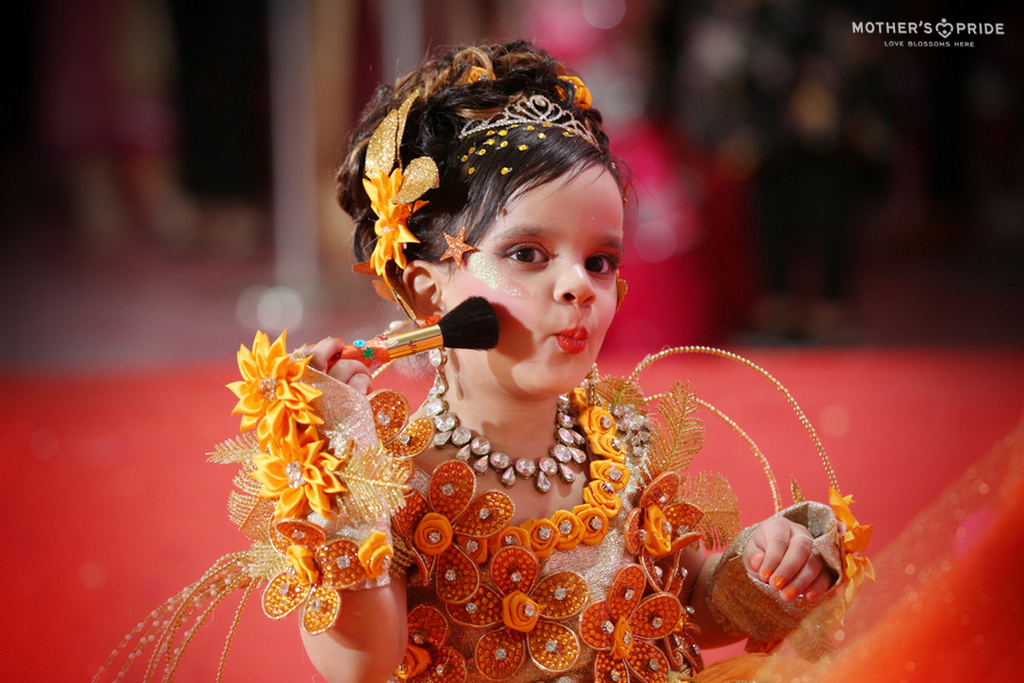 FASHION SHOW